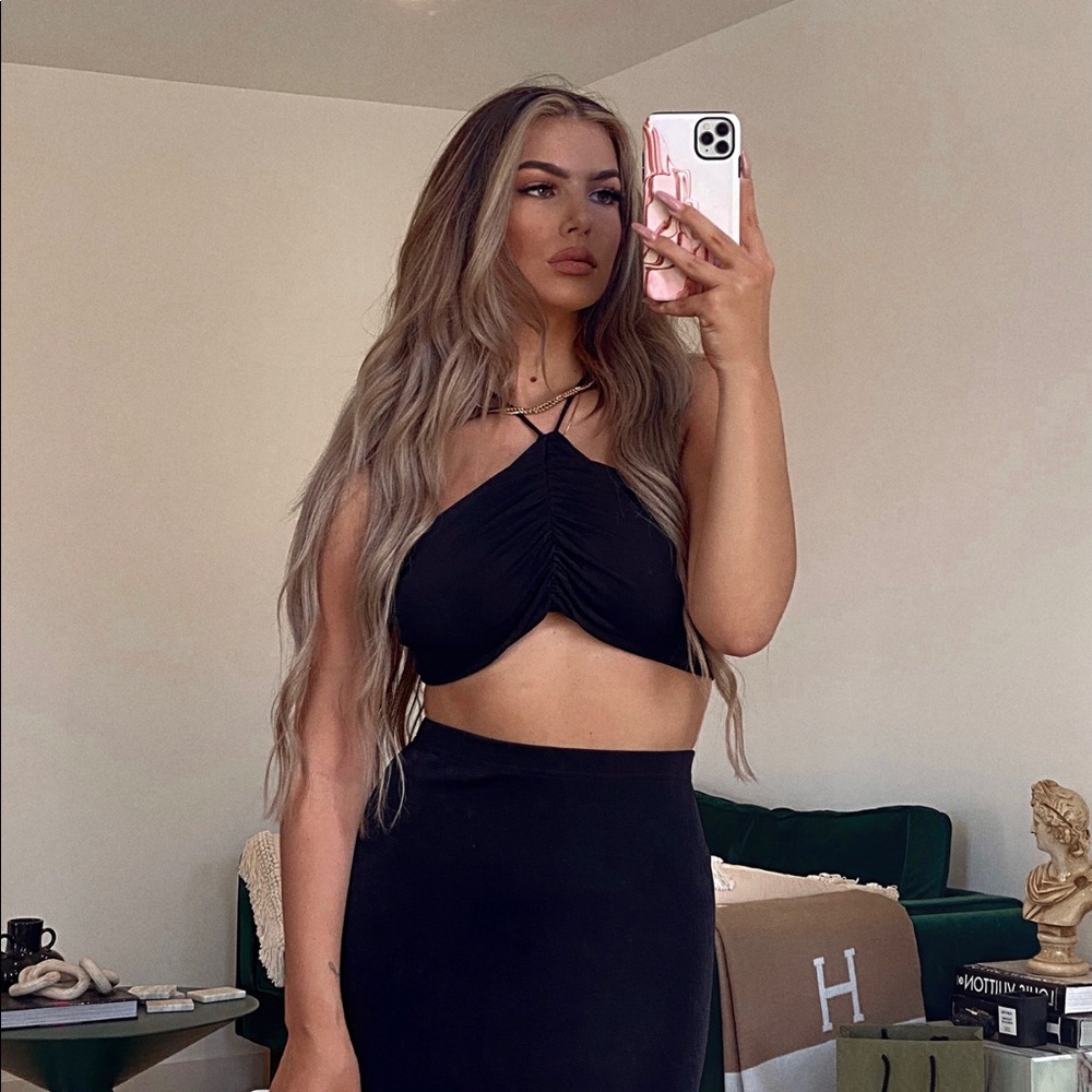 MEET YOUR POSHER 💕🌸🛍